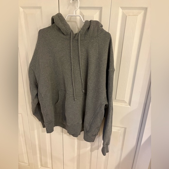 TNA Tops - TNA/aritzia boyfriend hoodie